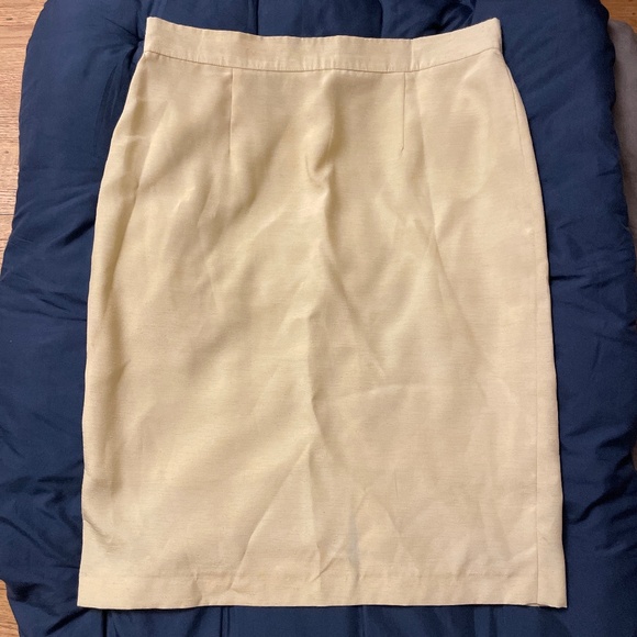 Yellow skirt (large) - Picture 1 of 7